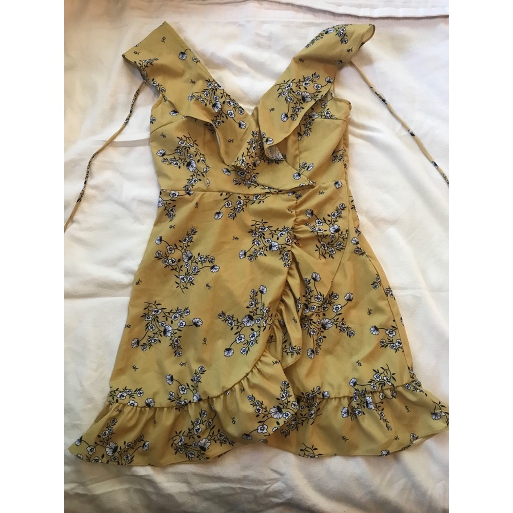 Yellow floral dress🌼